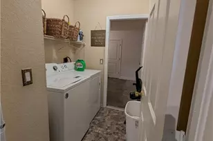 827 NE 17th St, Cape Coral, FL 33909 - Photo 21