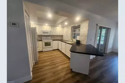 5989 Hillyer Ct W, North Fort Myers, FL 33903 - Photo 7