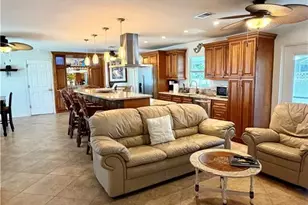 1122 El Dorado Pkwy E, Cape Coral, FL 33904 - Photo 7