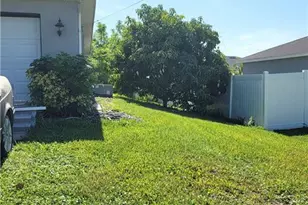 313 SW 14th Pl, Cape Coral, FL 33991 - Photo 3
