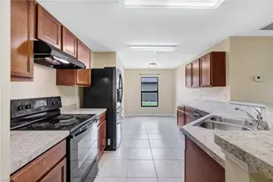 443 Shadow Lakes Dr, Lehigh Acres, FL 33974 - Photo 5