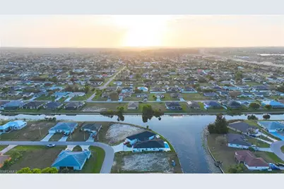 817 SW 8th St, Cape Coral, FL 33991 - Photo 9
