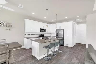 1049 Solar Ct, Labelle, FL 33935 - Photo 7