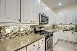 8260 Venetian Pointe Dr, Fort Myers, FL 33908 - Photo 13