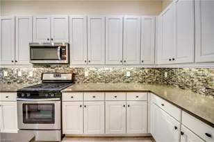8260 Venetian Pointe Dr, Fort Myers, FL 33908 - Photo 15