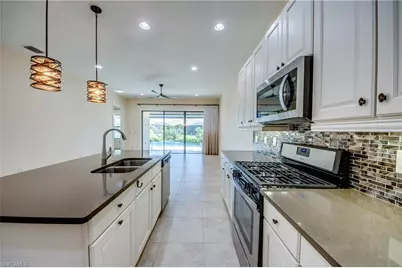 8260 Venetian Pointe Dr, Fort Myers, FL 33908 - Photo 17
