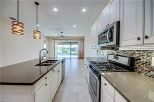 8260 Venetian Pointe Dr, Fort Myers, FL 33908 - Photo 17