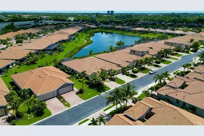 8260 Venetian Pointe Dr, Fort Myers, FL 33908 - Photo 7
