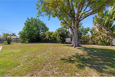 1758 Bikini Ct, Cape Coral, FL 33904 - Photo 31