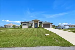 2830 NW 46th Pl, Cape Coral, FL 33993 - Photo 3