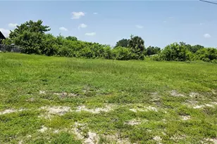 1218 NE 9th Ave, Cape Coral, FL 33909 - Photo 1