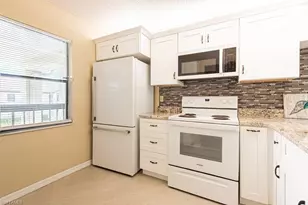 9275 Lake Park Dr, Fort Myers, FL 33919 - Photo 9
