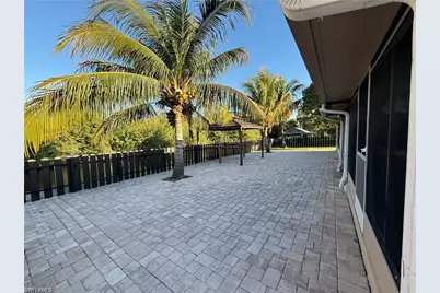 141 Schneider Dr, Fort Myers, FL 33905 - Photo 9