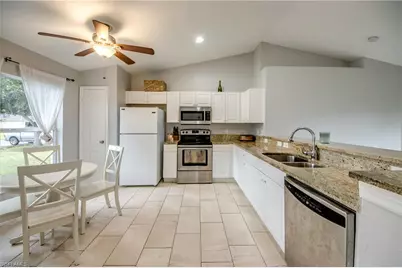 625 SW 11th Ter, Cape Coral, FL 33991 - Photo 5