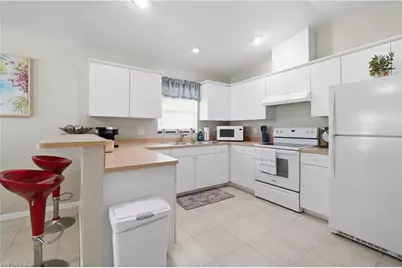 1712 SW Santa Barbara Pl, Cape Coral, FL 33991 - Photo 3