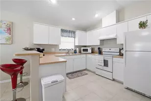 1712 SW Santa Barbara Pl, Cape Coral, FL 33991 - Photo 3