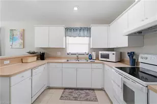 1712 SW Santa Barbara Pl, Cape Coral, FL 33991 - Photo 5