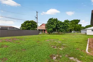 718 SW 35th Terrace, Cape Coral, FL 33914 - Photo 23