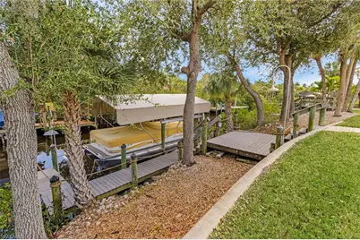 9262 Palm Island Cir, North Fort Myers, FL 33903 - Photo 3