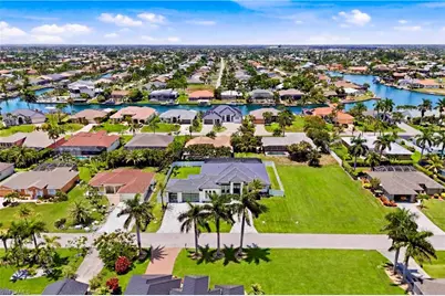 2315 SW 50th Ln, Cape Coral, FL 33914 - Photo 5