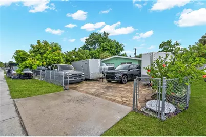 1847 Maple Dr, Fort Myers, FL 33907 - Photo 1