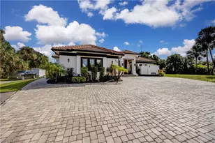 214 9th St NW, Naples, FL 34120 - Photo 9
