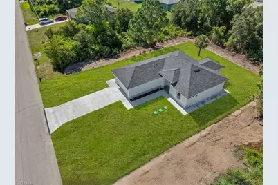 864 Chantilly St E, Lehigh Acres, FL 33974 - Photo 7