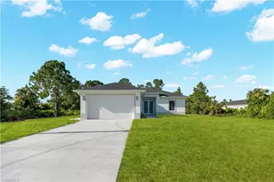 864 Chantilly St E, Lehigh Acres, FL 33974 - Photo 3
