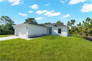 864 Chantilly St E, Lehigh Acres, FL 33974 - Photo 5