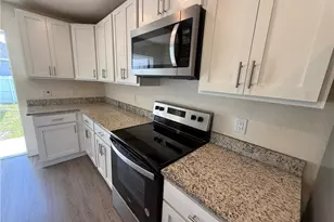 557 Oakshire Ln, Lehigh Acres, FL 33972 - Photo 5