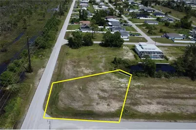801 NE 38th Ter, Cape Coral, FL 33909 - Photo 3