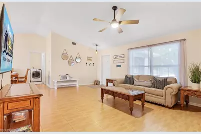 505 SE 9th Pl, Cape Coral, FL 33990 - Photo 3