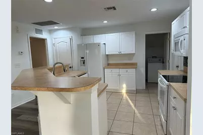 2207 NE 15th Ln, Cape Coral, FL 33909 - Photo 15