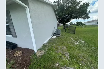 2124 NE 7th Pl, Cape Coral, FL 33909 - Photo 23