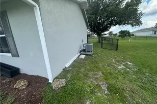 2124 NE 7th Pl, Cape Coral, FL 33909 - Photo 23