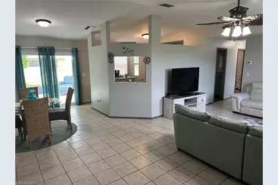 2124 NE 7th Pl, Cape Coral, FL 33909 - Photo 3