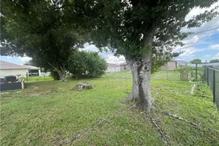 2124 NE 7th Pl, Cape Coral, FL 33909 - Photo 25