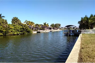 2011 NE 2nd St, Cape Coral, FL 33909 - Photo 3