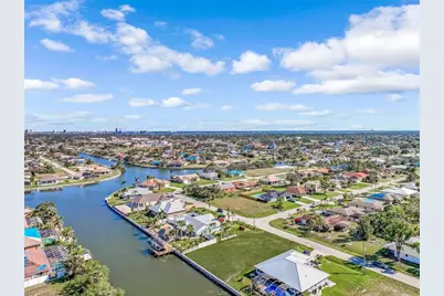 2011 NE 2nd St, Cape Coral, FL 33909 - Photo 11