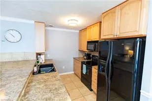 3225 E Riverside Dr, Fort Myers, FL 33916 - Photo 13