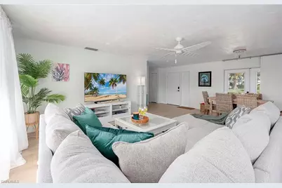1432 Wellington Ct, Cape Coral, FL 33904 - Photo 5