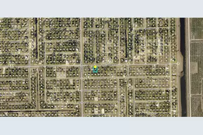 940 Maddock St E, Lehigh Acres, FL 33974 - Photo 3