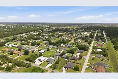 6421 Castlewood Cir, Fort Myers, FL 33905 - Photo 7