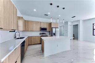 916 Manresa Ave S, Lehigh Acres, FL 33974 - Photo 9
