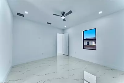 914 Manresa Ave S, Lehigh Acres, FL 33974 - Photo 5