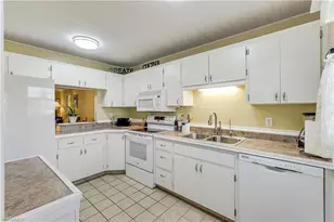 7079 Cedarhurst Dr, Fort Myers, FL 33919 - Photo 11