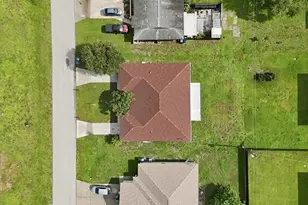912 SE 6th Ct, Cape Coral, FL 33990 - Photo 9