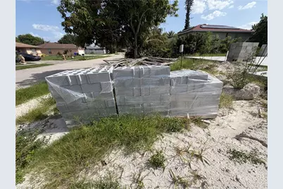 382 Melody Ct, Fort Myers, FL 33916 - Photo 7