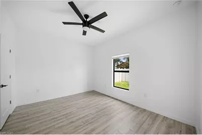 528 SE 6th St, Cape Coral, FL 33990 - Photo 9