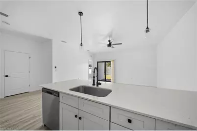 528 SE 6th St, Cape Coral, FL 33990 - Photo 5